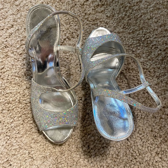 GLITZ SILVER STRAPPY SANDALS - Picture 3 of 5